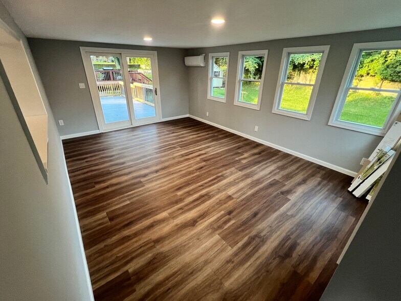 Building Photo - 4107 E Chester Dr