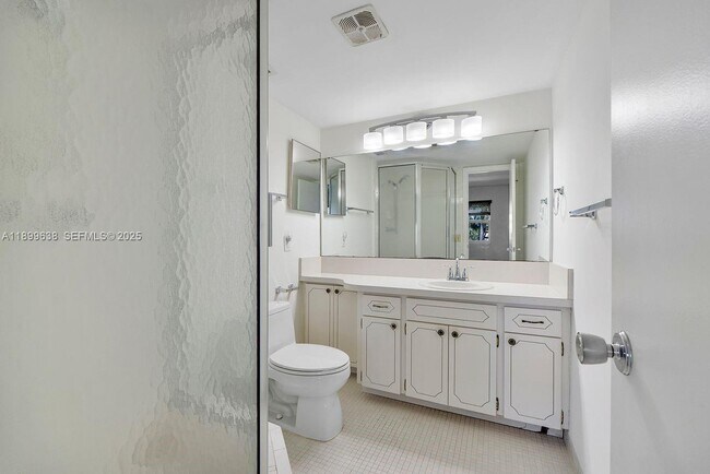 Building Photo - 3111 NE 51st St