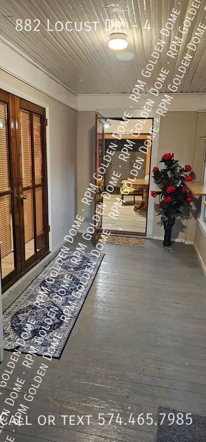 Building Photo - 882 Locust Dr