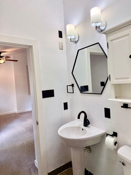 Building Photo - 5746 Velasco Ave