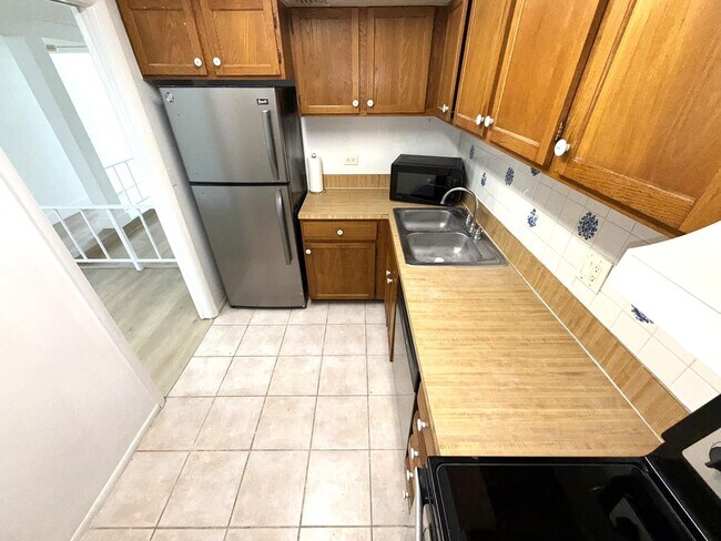 Building Photo - 3690 Inverrary Dr