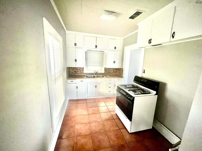 Building Photo - 2104 Taylor St