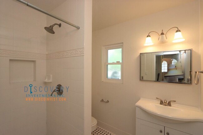 Building Photo - Trestle Glen Three Bedroom Home With Stunning Backyard