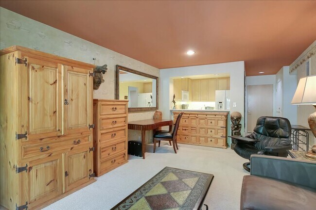 Building Photo - 438 Por La Mar Cir