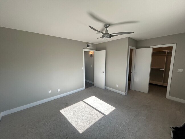 Building Photo - 2927 E Fairmount Ave