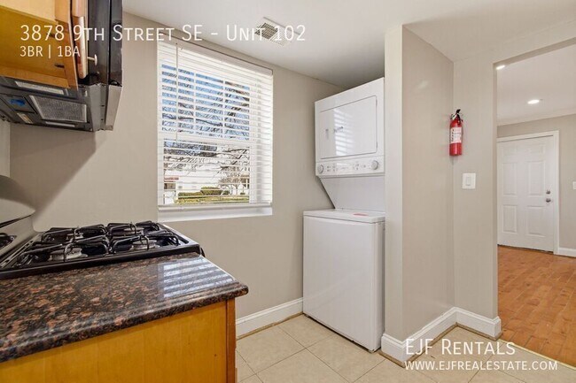 Building Photo - 3878 9th St SE