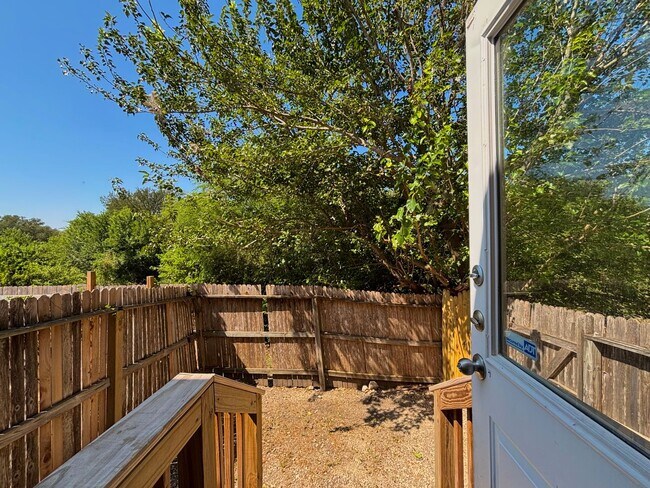 Building Photo - 10603 Mathom Landing