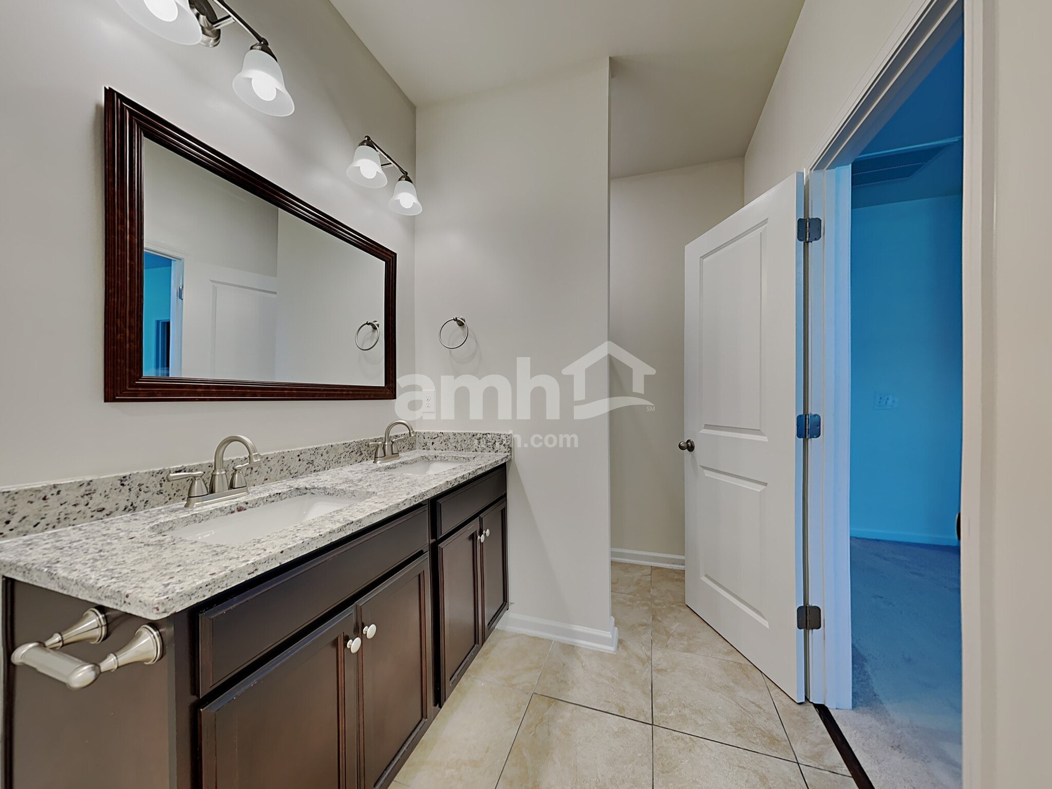 Building Photo - 553 Friar Park Ln