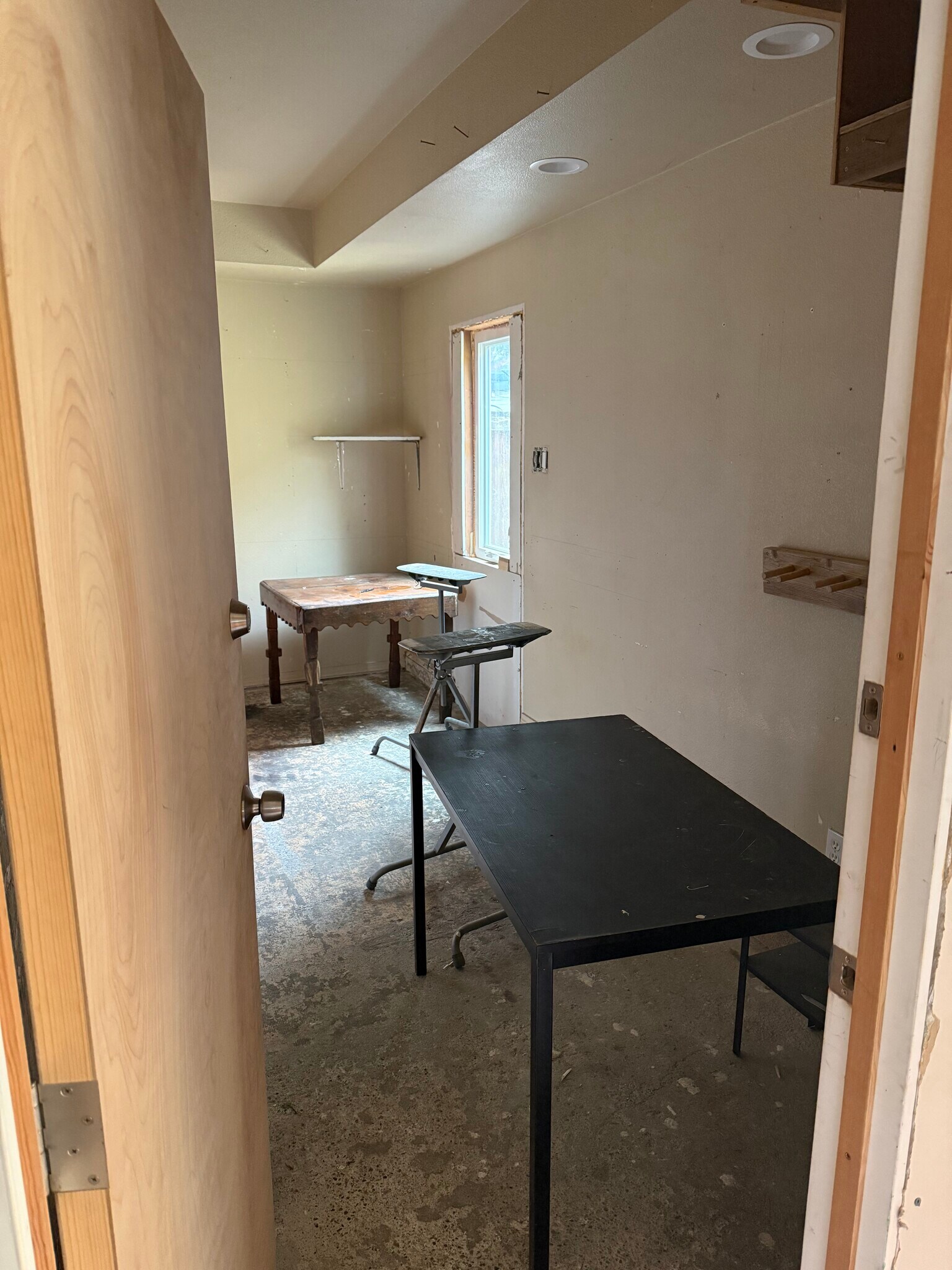 Building Photo - 406 E 43rd St