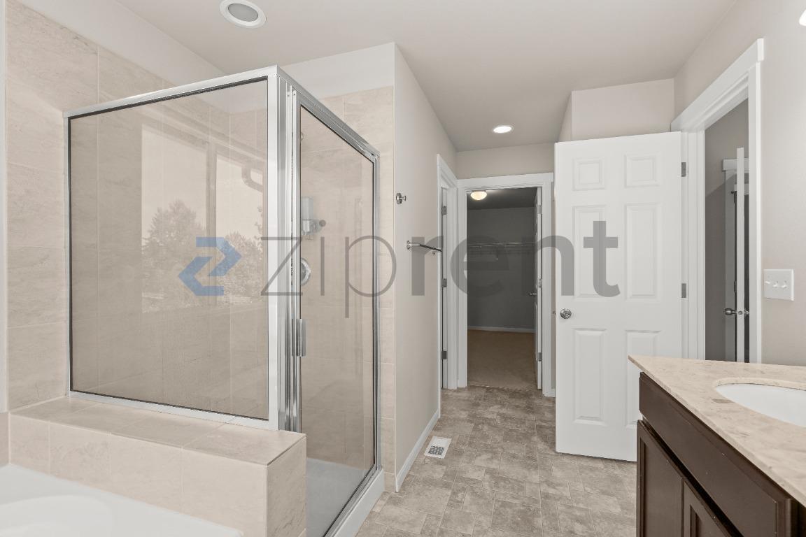 Building Photo - Unit