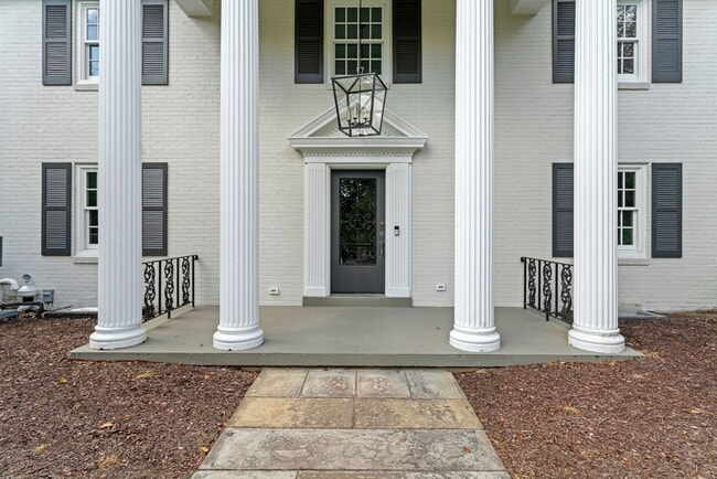 Building Photo - Elegant Fox Chapel 4-Bedroom, 3.5-Bath Home