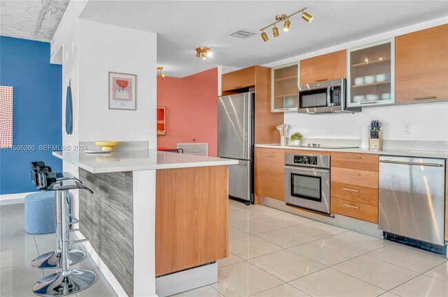 Building Photo - 3250 NE 1st Ave