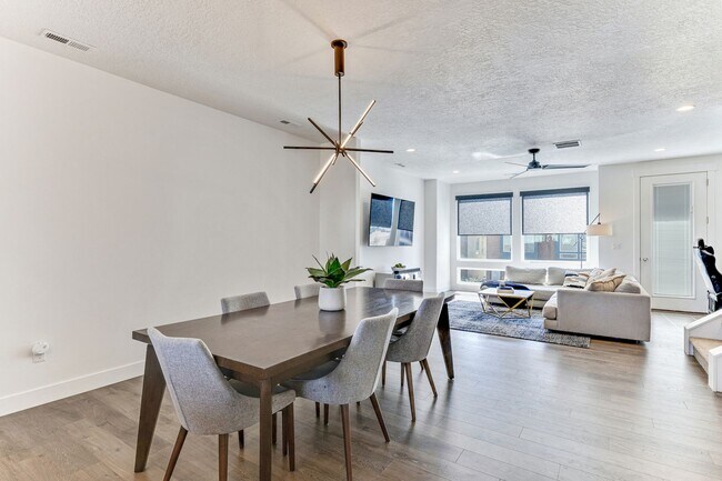 Building Photo - Beautiful Townhome in Daybreak