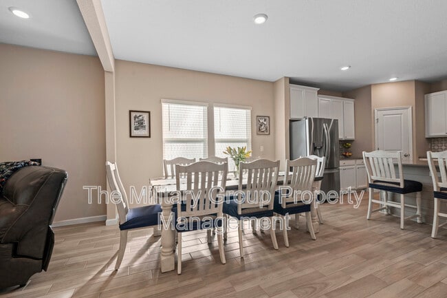 Building Photo - 383 St Vincent Dr