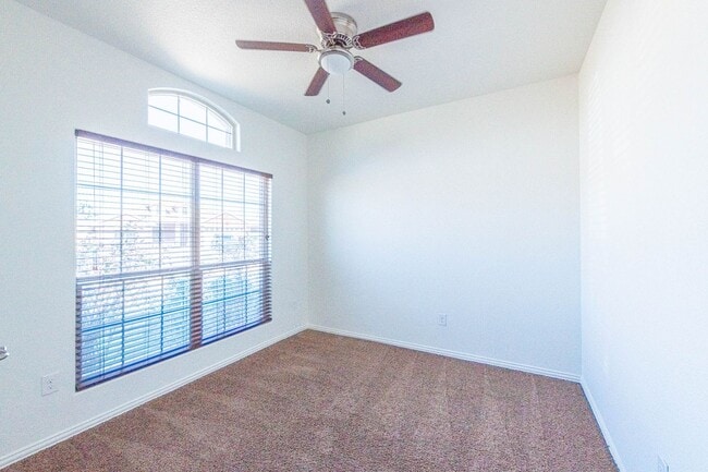 Building Photo - 4 Bedroom 2 Bathroom Ready to rent April 1st, 2026