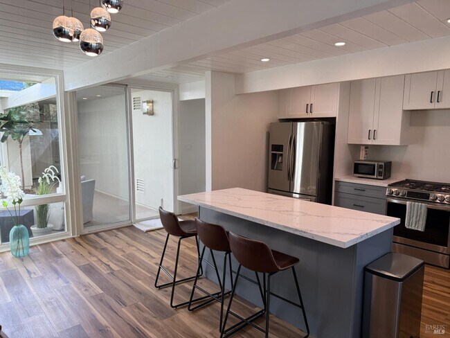 Building Photo - 840 Idylberry Rd