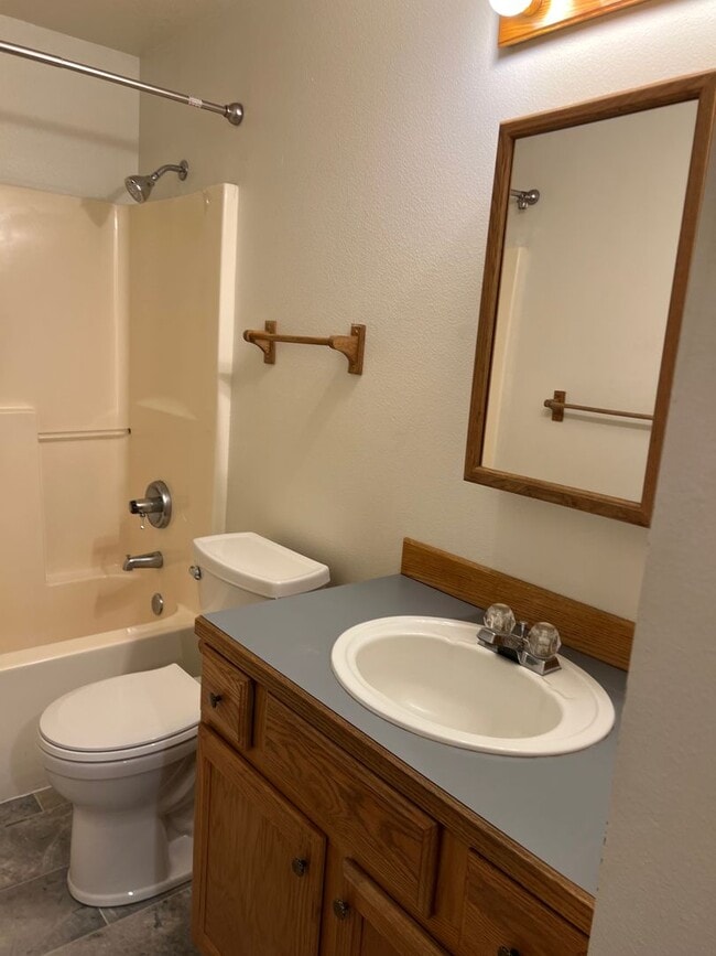 Building Photo - Duplex in SW Redmond