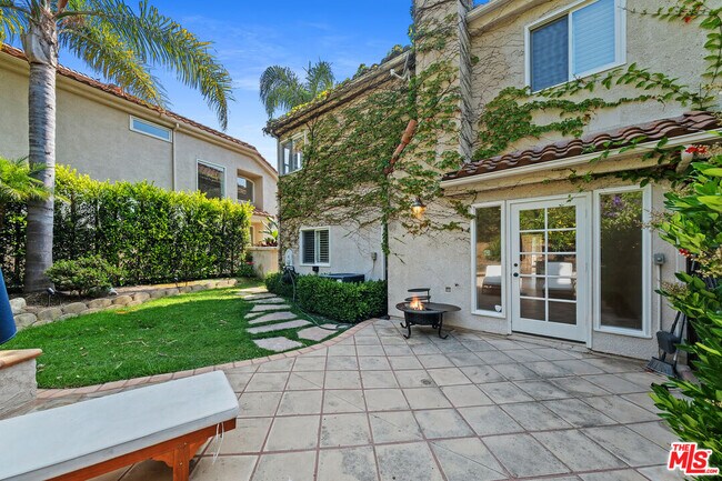 Building Photo - 622 Palisades Dr