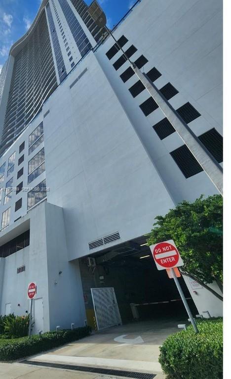 Building Photo - 1600 NE 1st Ave