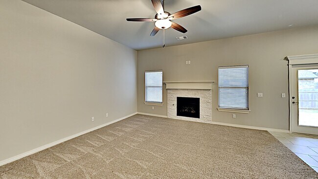 Building Photo - 4 Bedroom 2 Bathroom 2 Car Garage Home with Storm Shelter in East Edmond