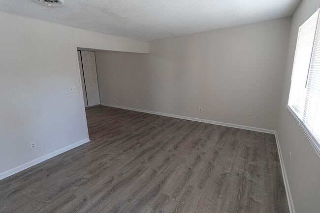 Building Photo - 801 N Ann St