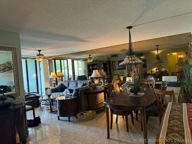 Building Photo - 1350 River Reach Dr