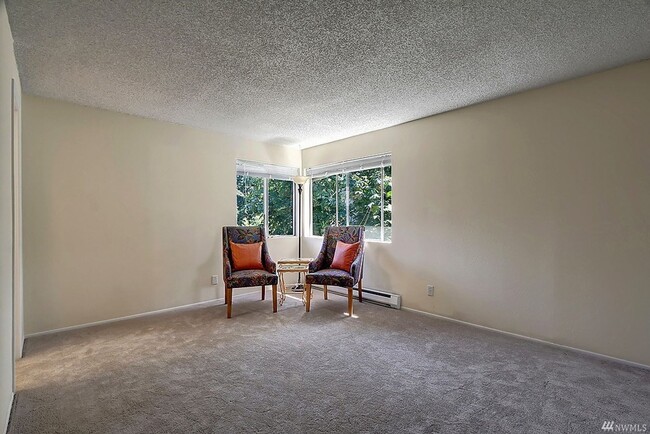 Building Photo - Great Lake Sammamish condo