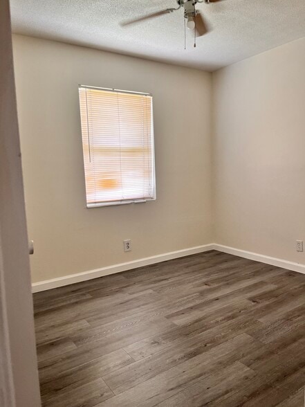 Building Photo - 384 Avenue N