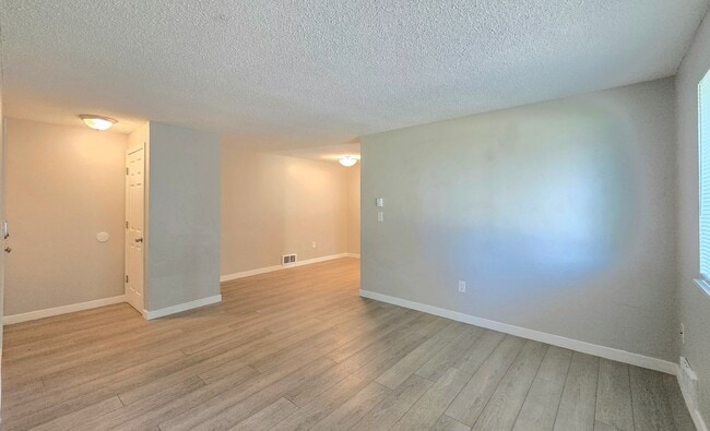Building Photo - 2 Bedroom Unit Available Now in Gold Bar -...