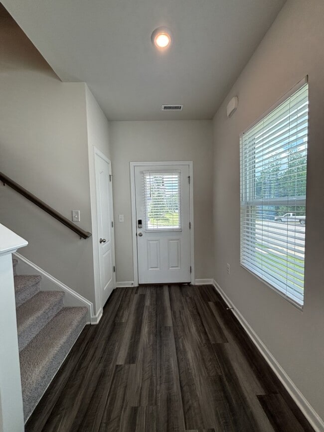 Building Photo - 301 Wilbur Lake Dr