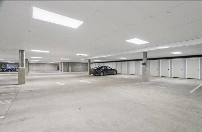 Building Photo - 10100 S Willow St