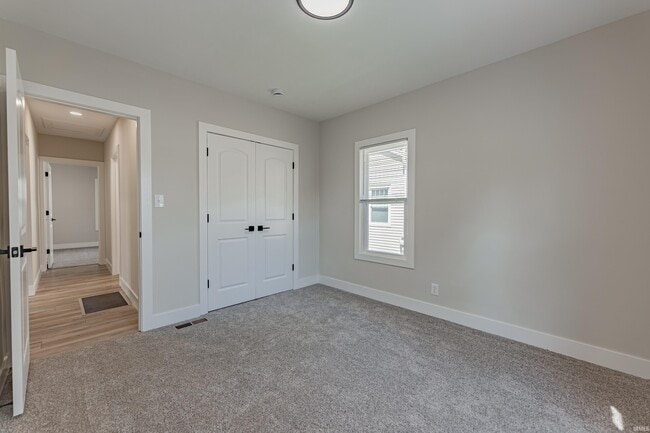 Building Photo - 808 S Cullen Ave