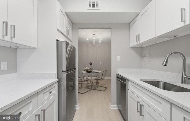 Building Photo - 3829 Hamilton St