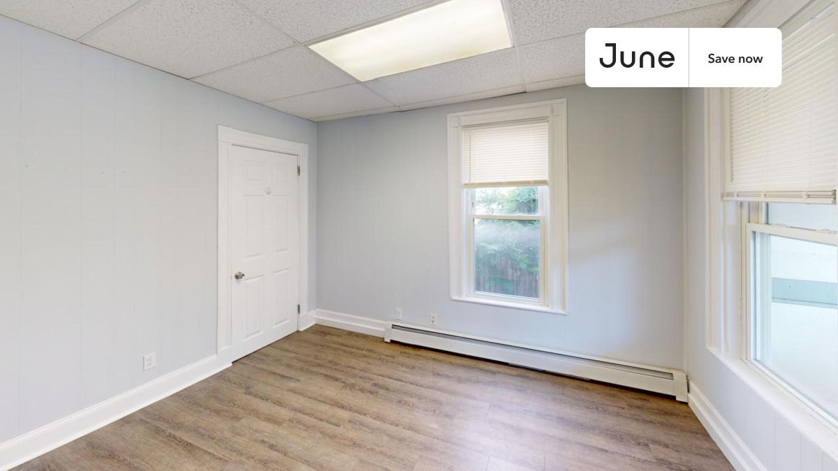 Building Photo - 6 7th St