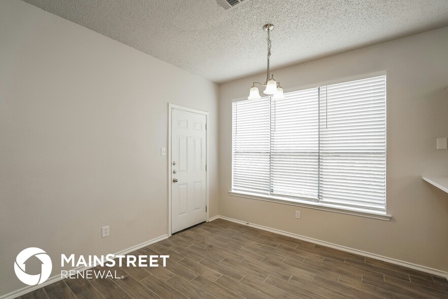 Building Photo - 1409 Hackamore St