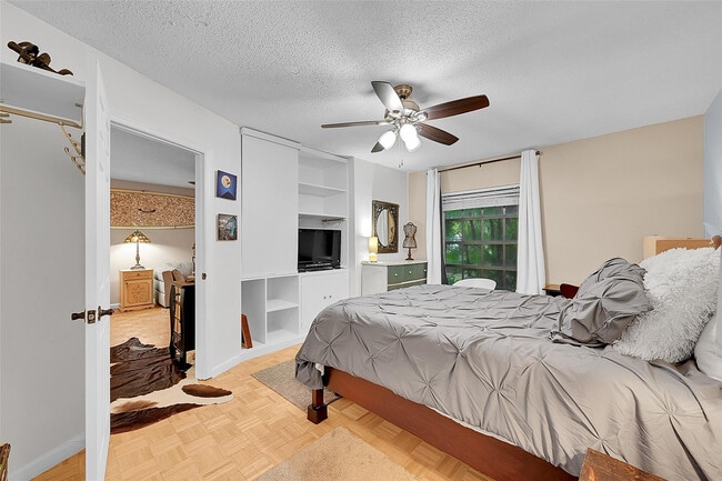 Building Photo - 2200 NE 66th St