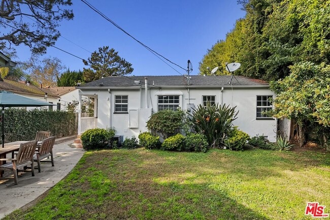 Building Photo - 3032 Oakhurst Ave