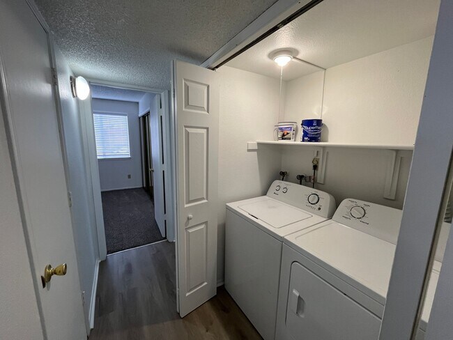 Building Photo - 2bd/2ba Washer/Dryer in unit!!!