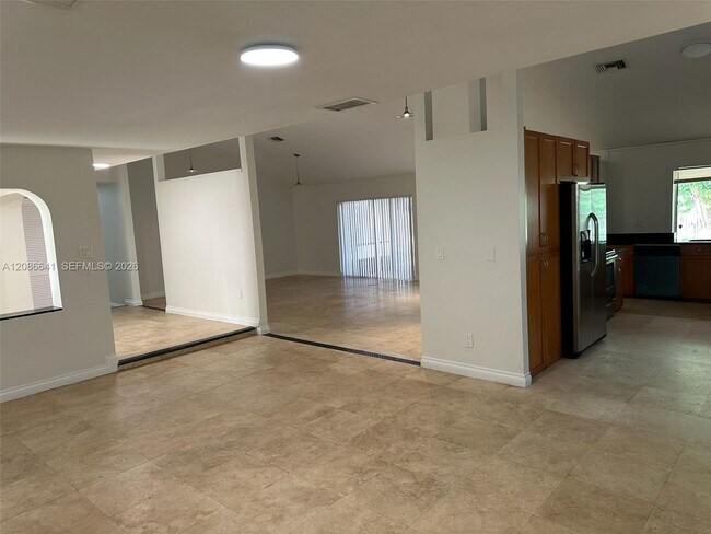 Building Photo - 20605 NE 9th Ct