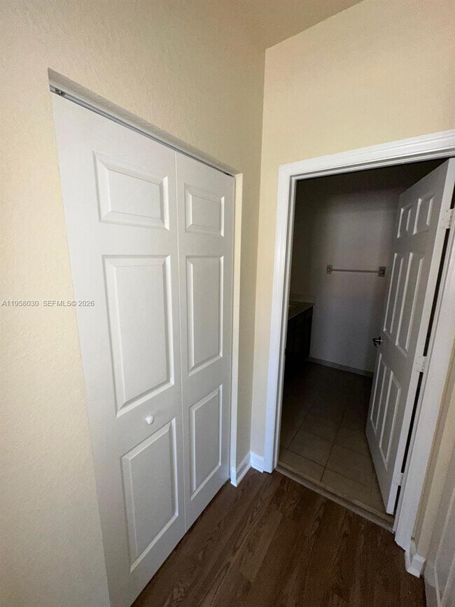 Building Photo - 3393 W 90th St