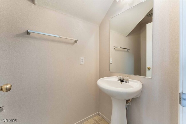 Building Photo - 3684 Hidden Beach Ct