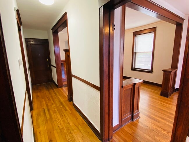 Building Photo - 4040 W Dickens Ave
