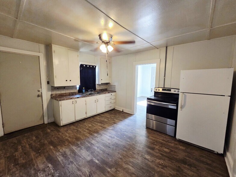 Building Photo - 1002 Runnels St