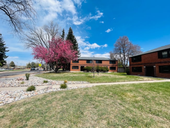 Primary Photo - 2443 Paseo Rd