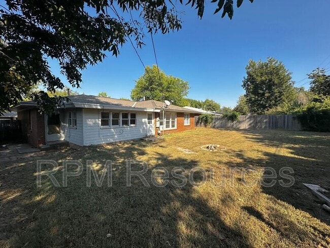 Building Photo - 2136 Carlton Way