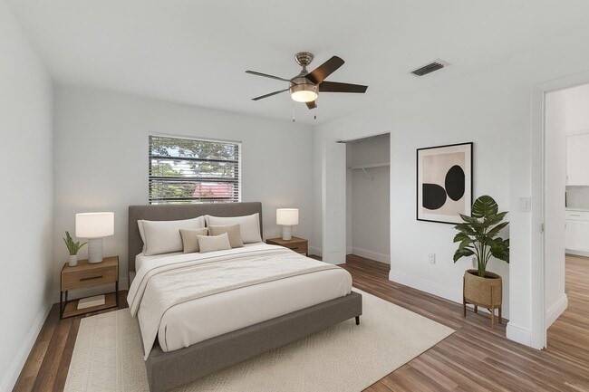 Building Photo - 8536 Casa Del Lago