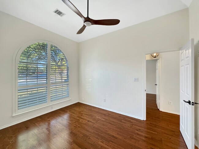 Building Photo - 5106 Ascot Pl