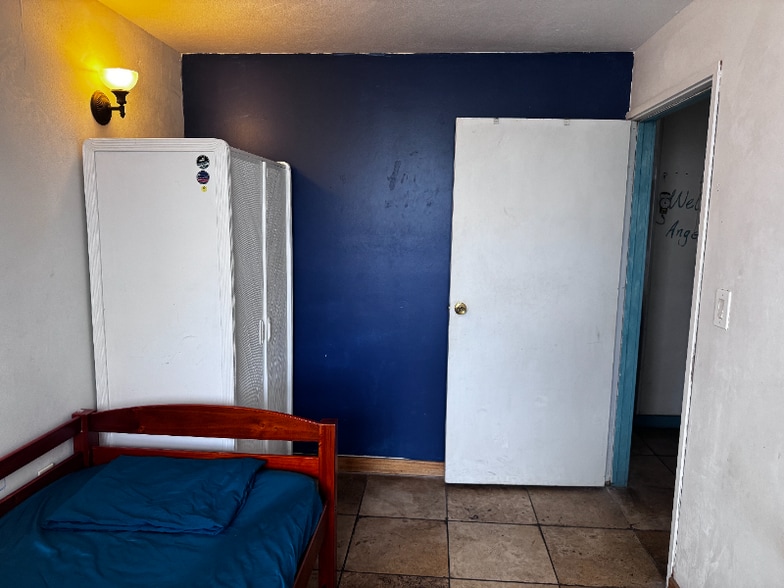 Building Photo - 419A Atkinson Dr