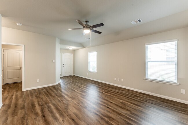 Building Photo - 207 Black Bear Dr