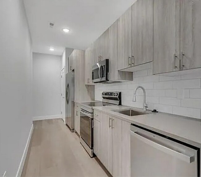 Building Photo - 3260 N 13th St